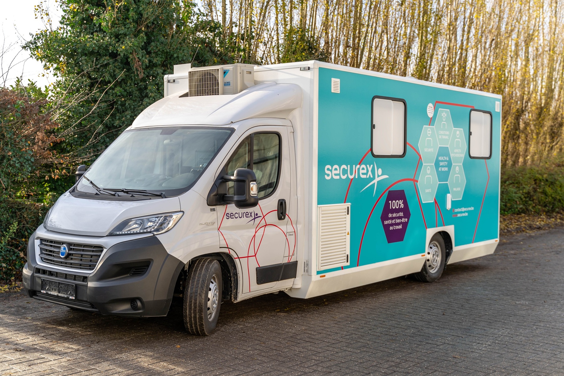 Coxx X-Low Mobile medicare office Moeyerssons.