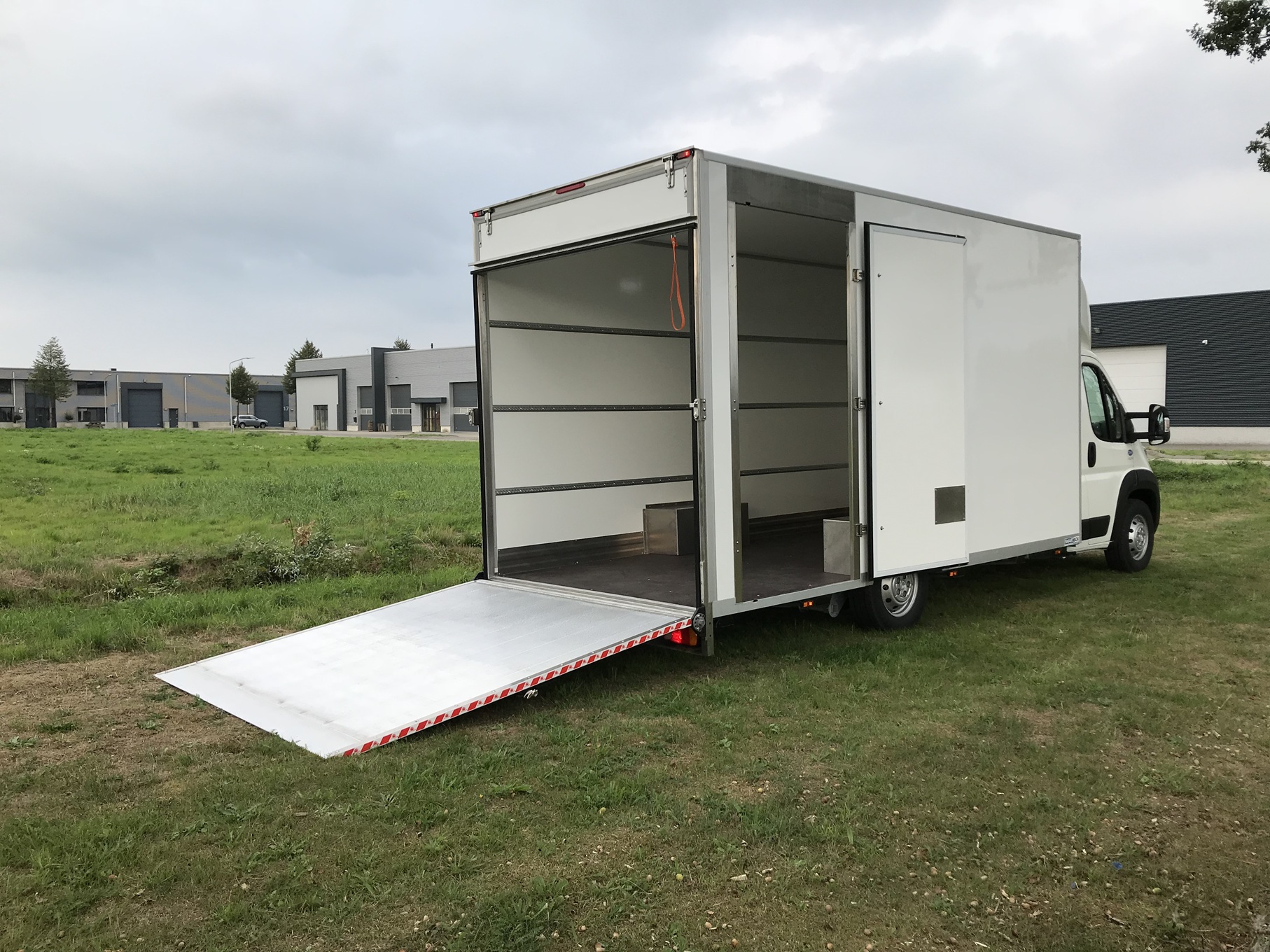 Coxx X-Low 3.500kg moving truck - verhuiswagen.