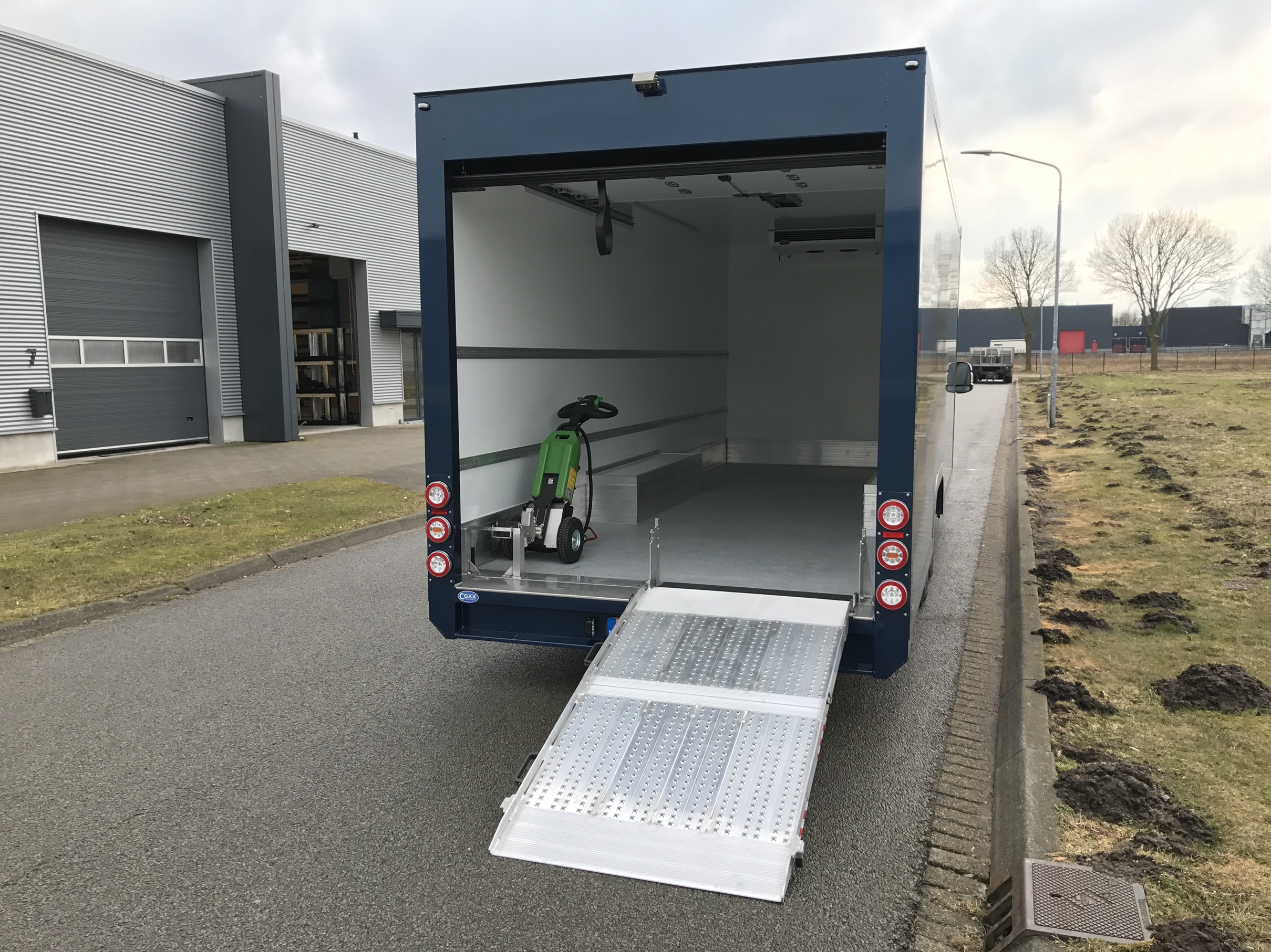 Coxx X-Low 7,5t tandem conditioned transport truck