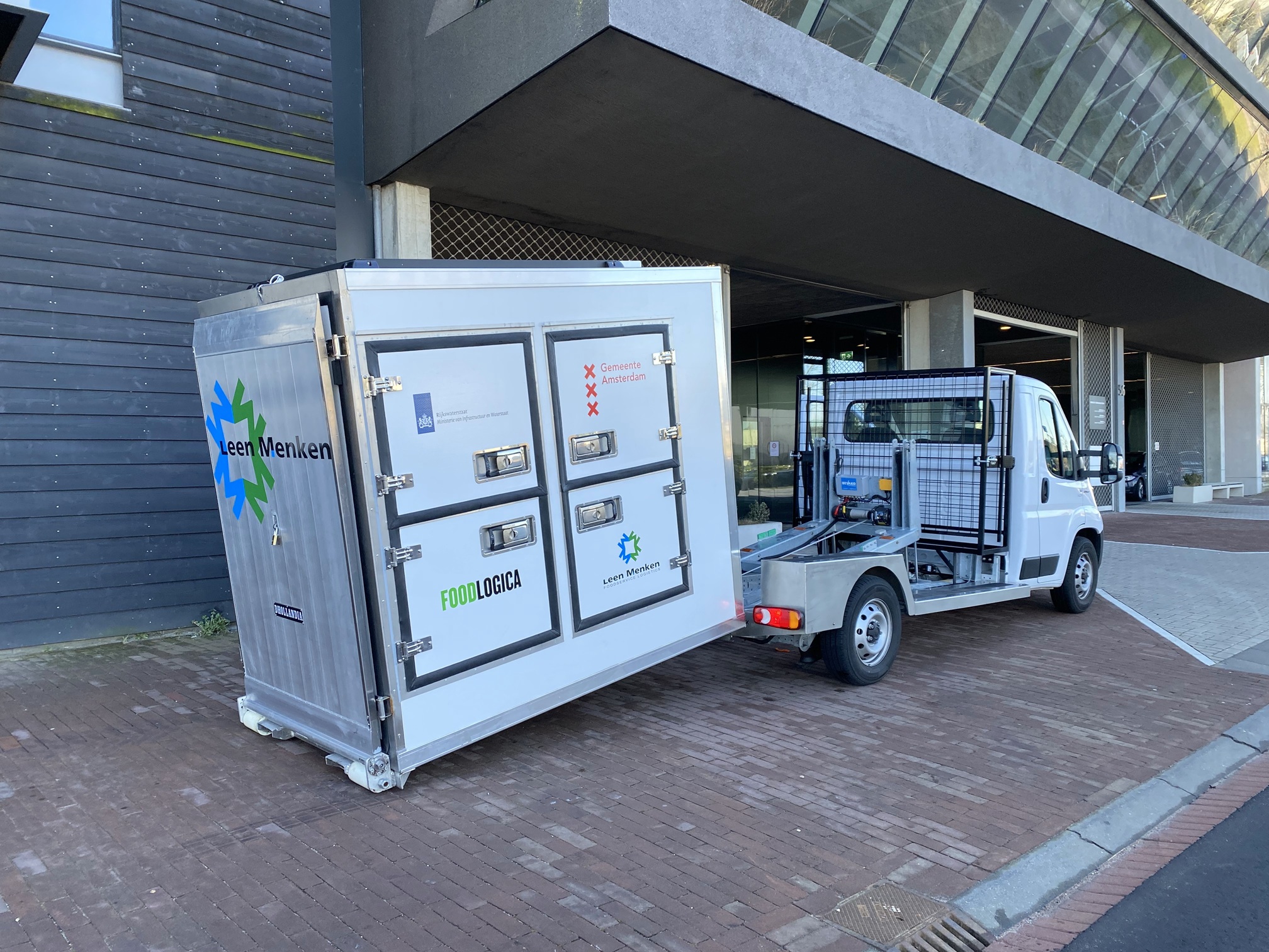 Coxx X-Low 3,5t bespoke Bevako container transport system - Leen Menken Logistics