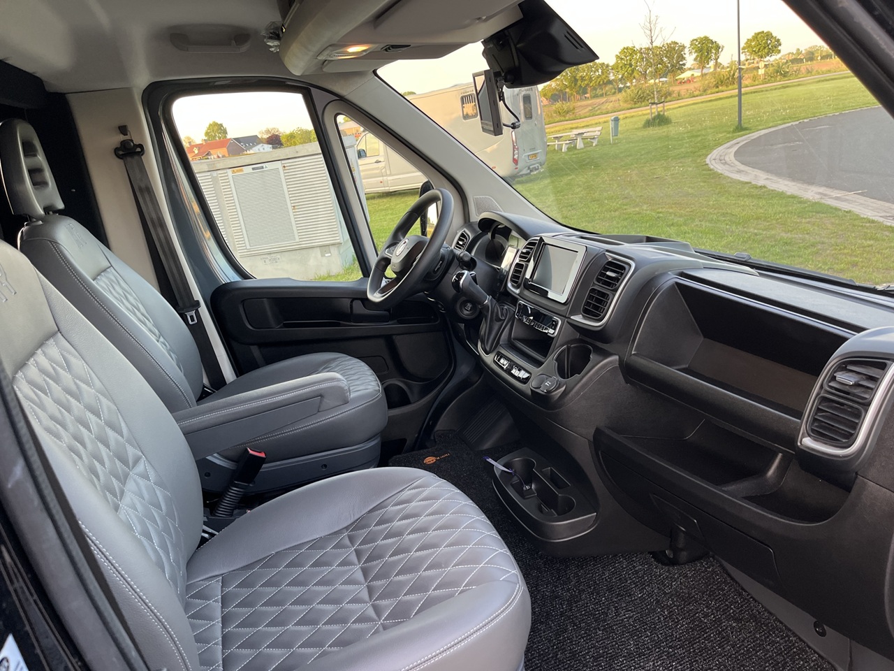 Coxx X-Low Krismar Stallion horse truck. Double cab - 5t Fiat Ducato.
