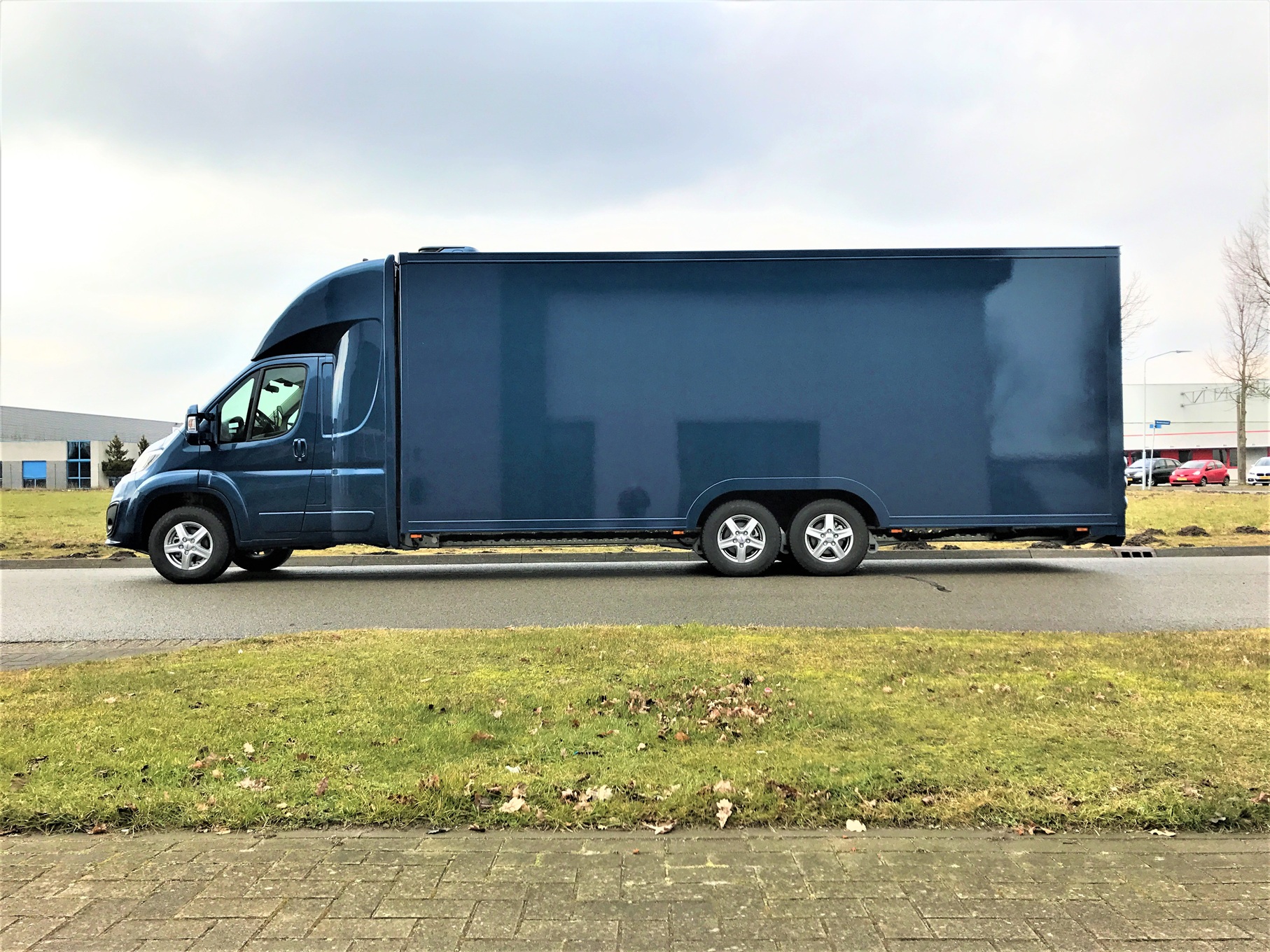 Coxx X-Low 7,5t tandem conditioned transport truck