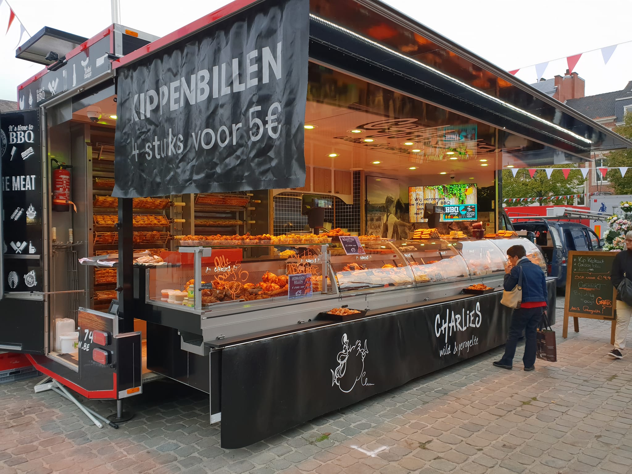 Coxx X-Low 7,5t marktwagen Charlies Chicken - Carrosserie Valkenaers, Aarschot (BE)